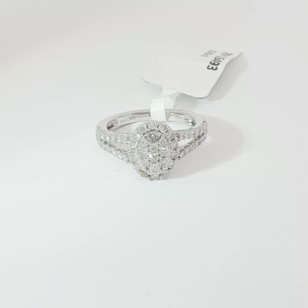 Oval halo ring