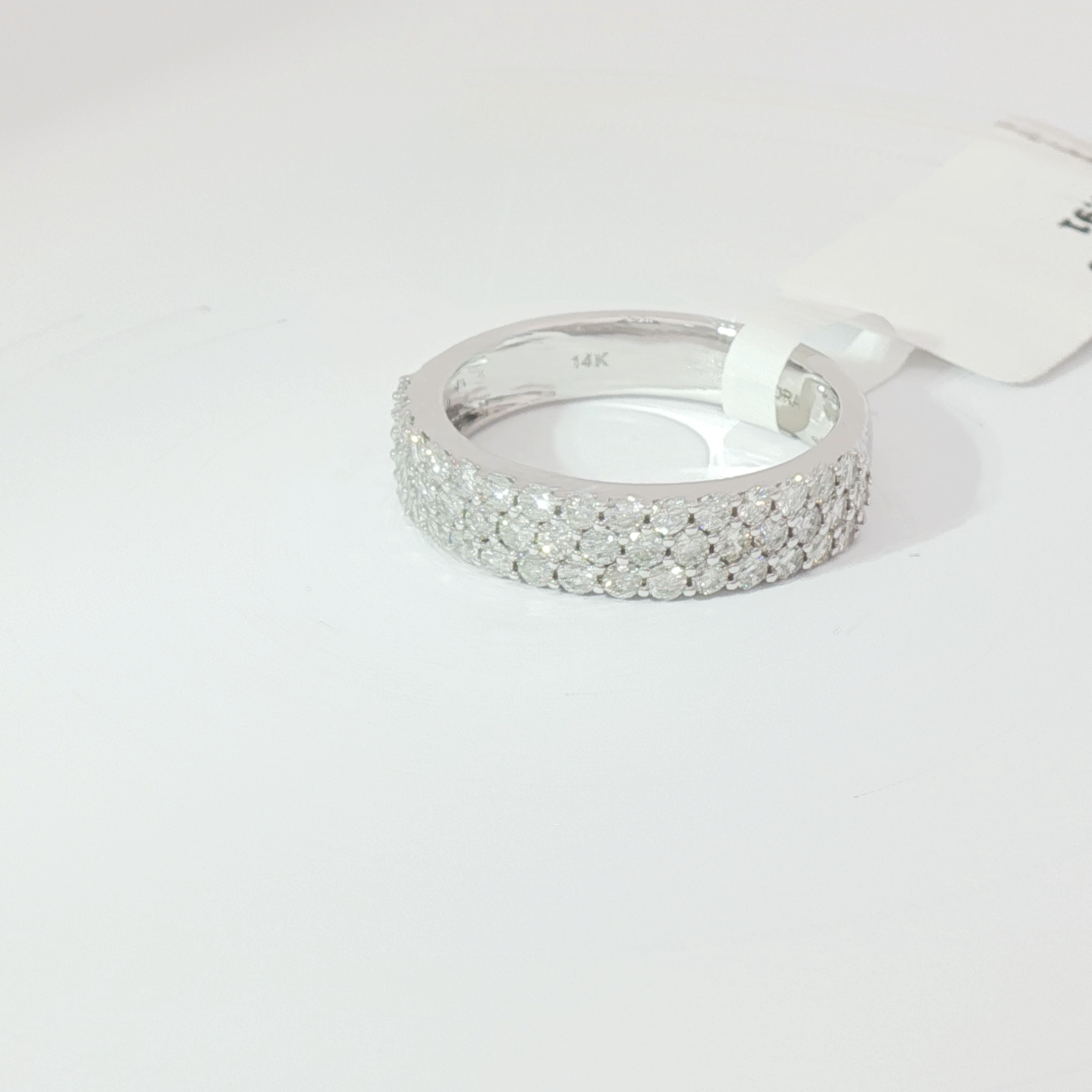 Edgeless three-row band
