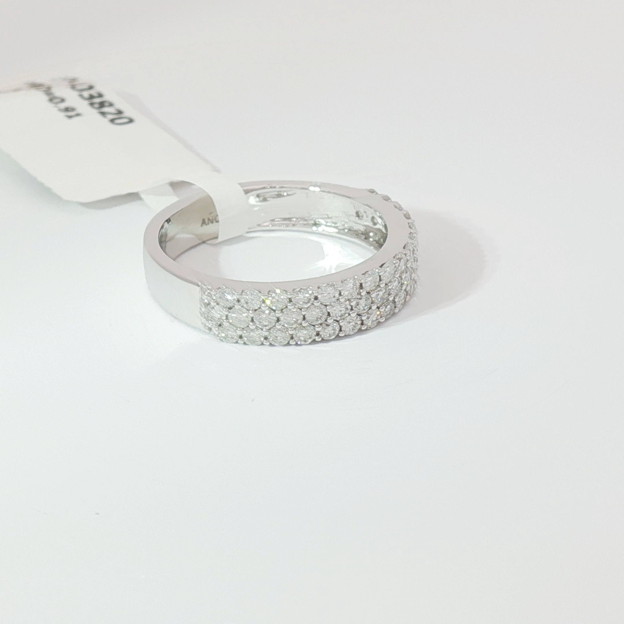 Edgeless three-row band