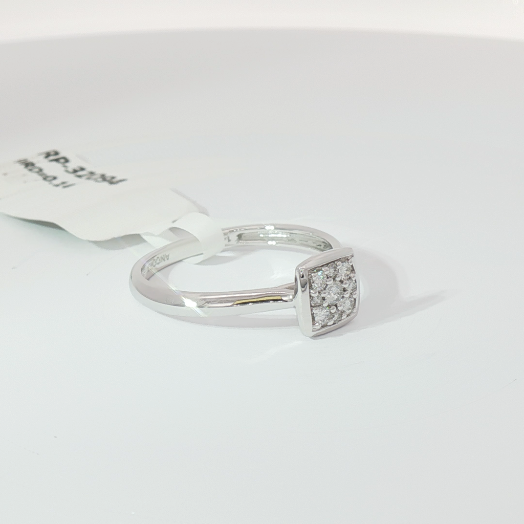 Petite square ring