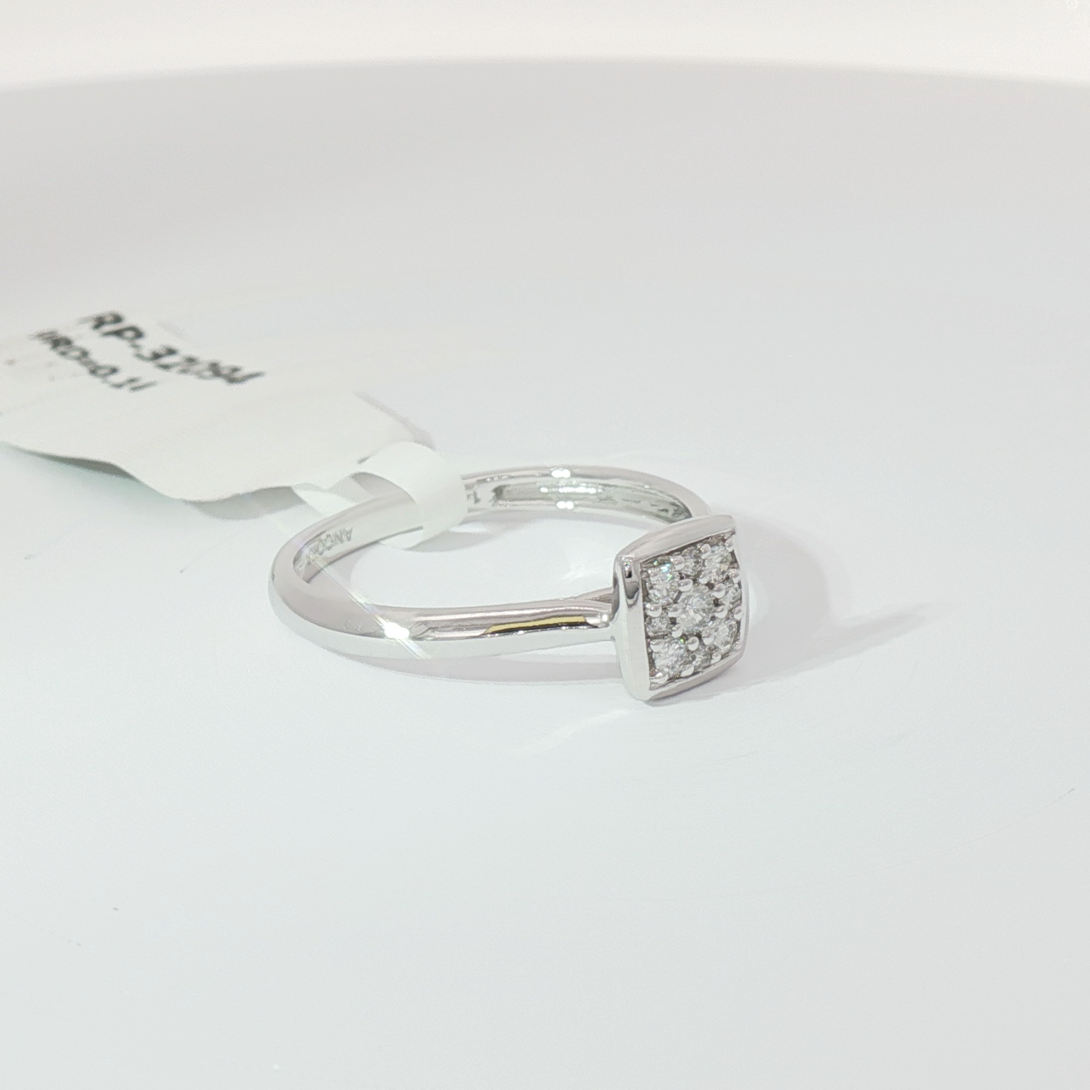 Petite square ring