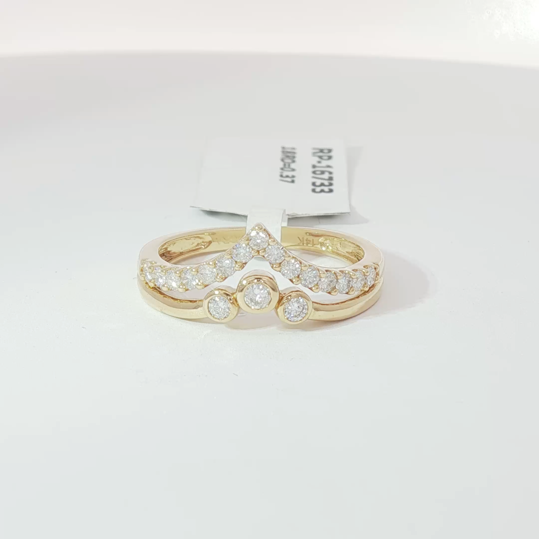 Tiara ring