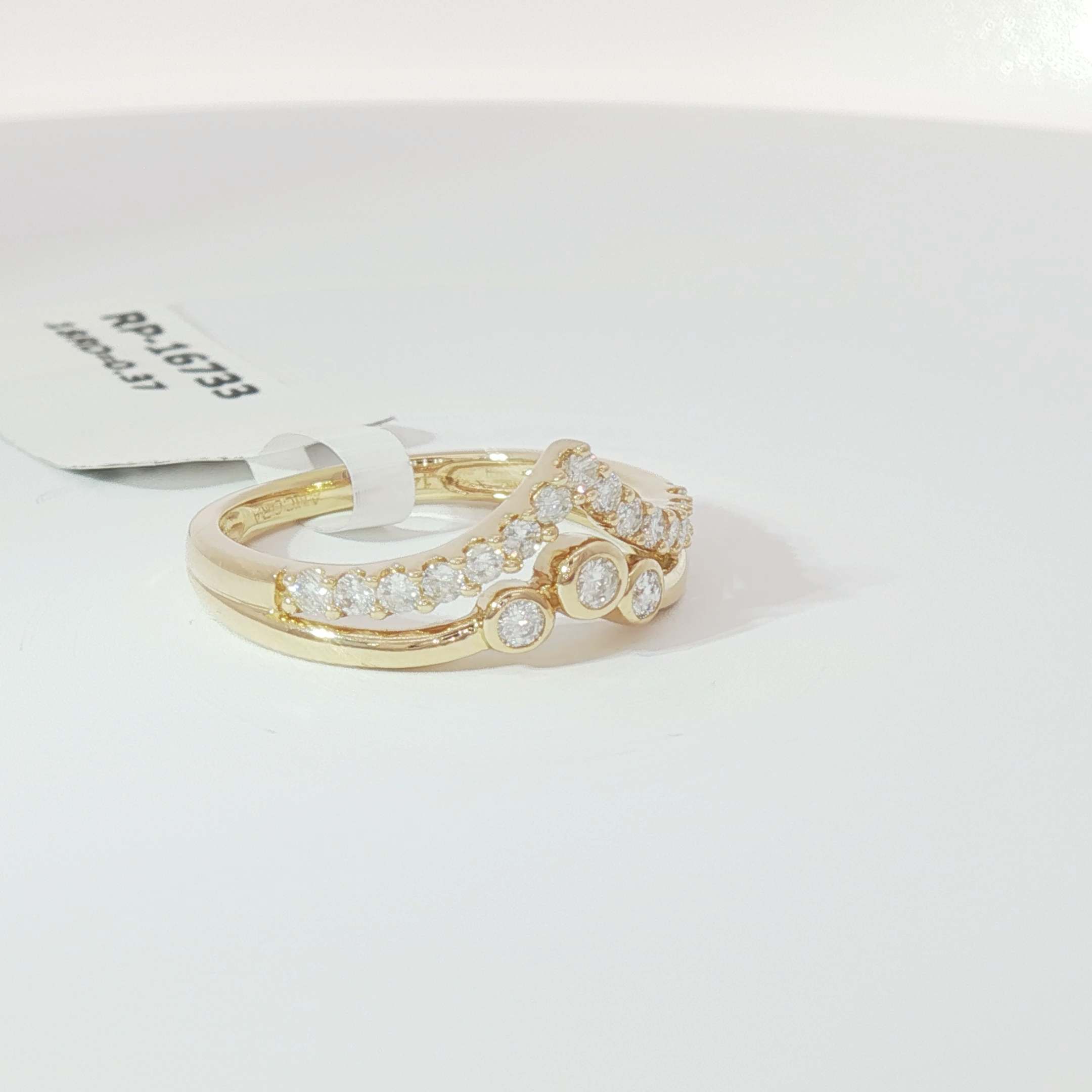 Tiara ring