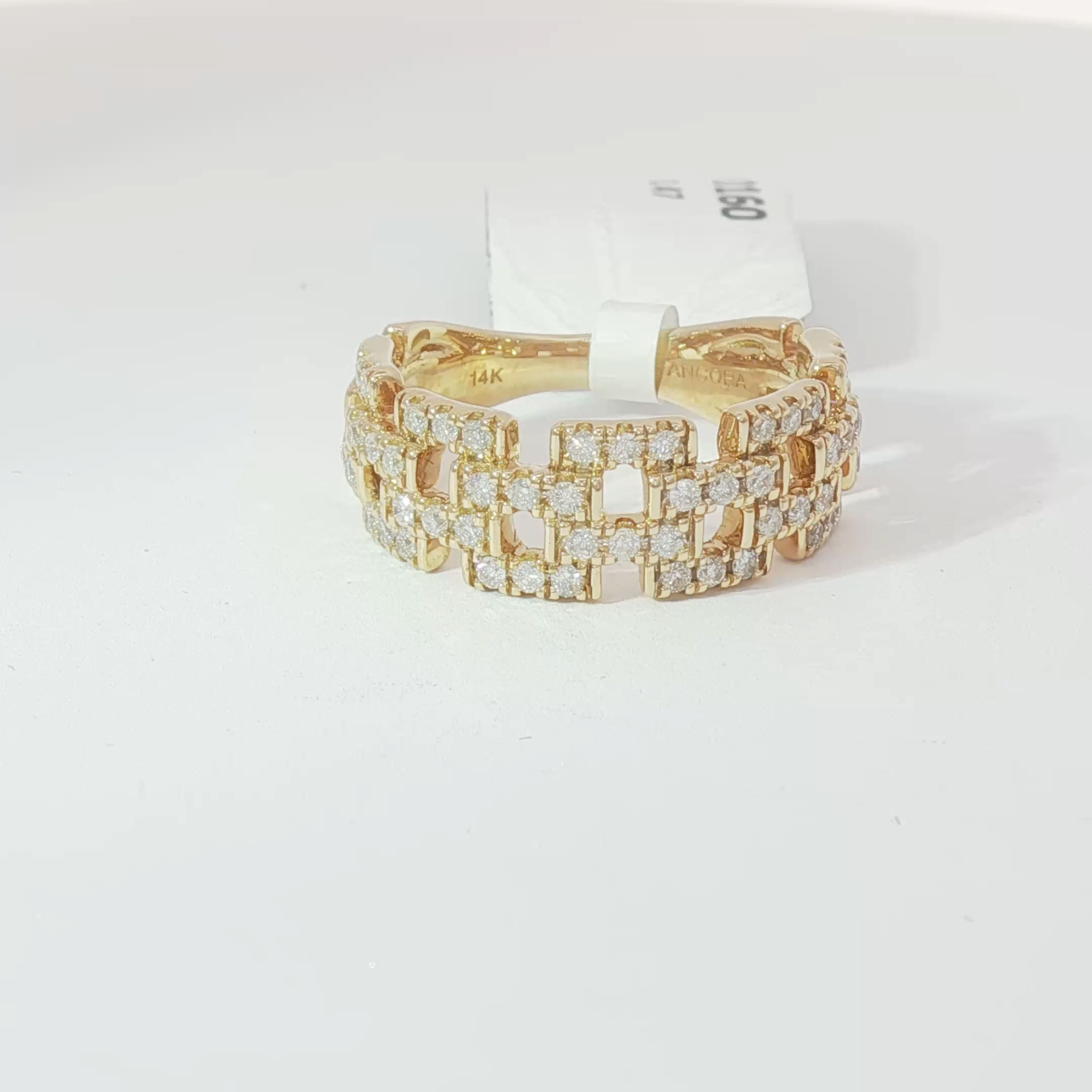 Grid motif ring