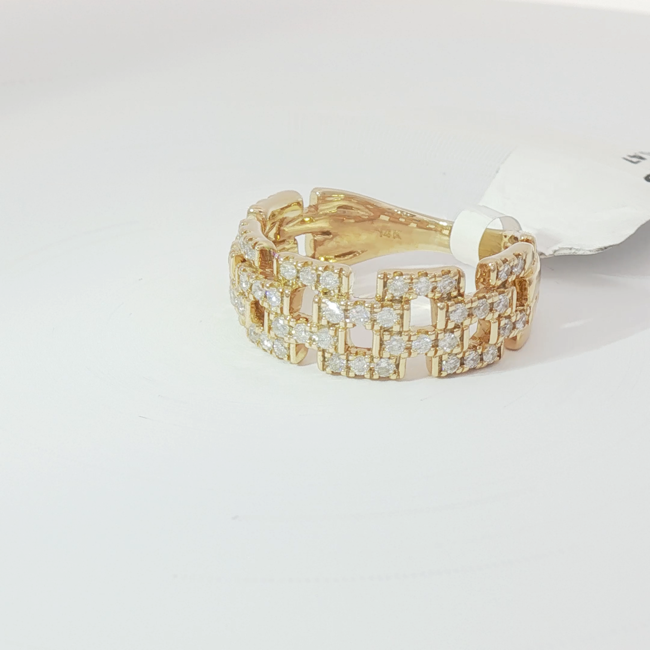 Grid motif ring