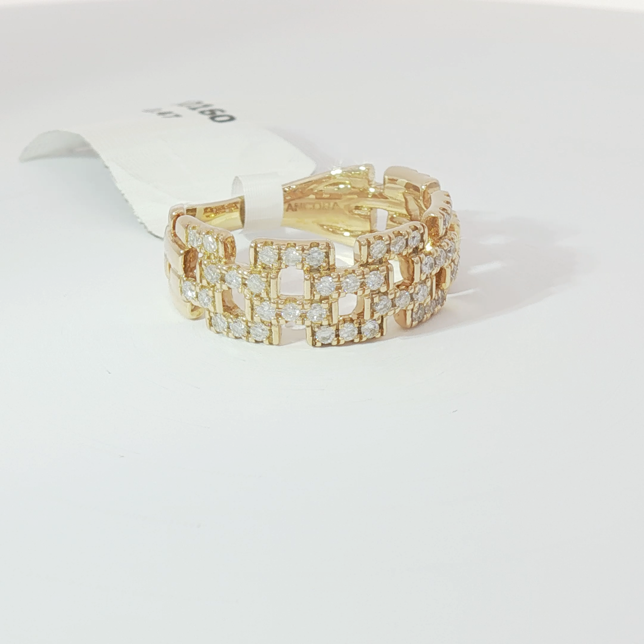 Grid motif ring