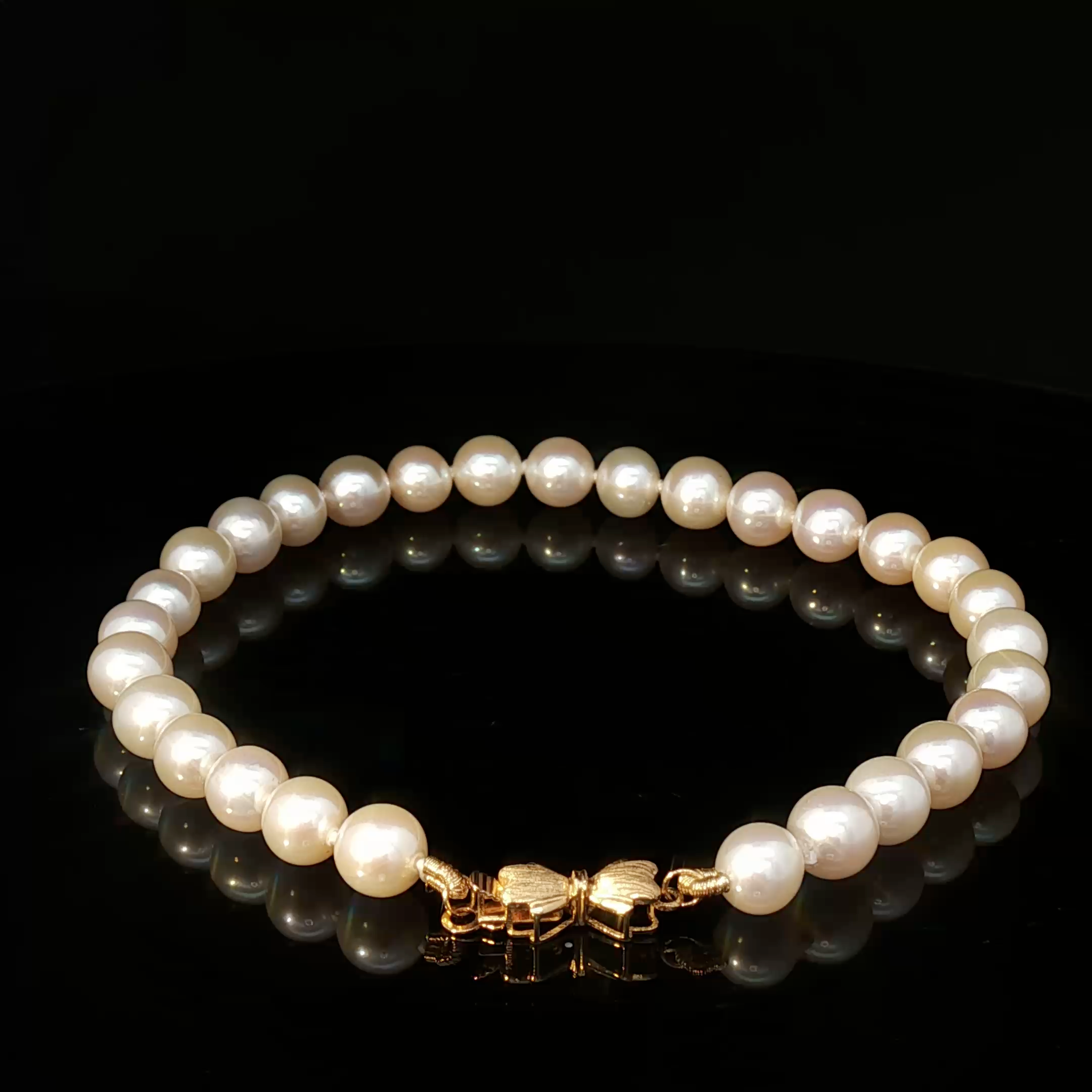Pearl bracelet
