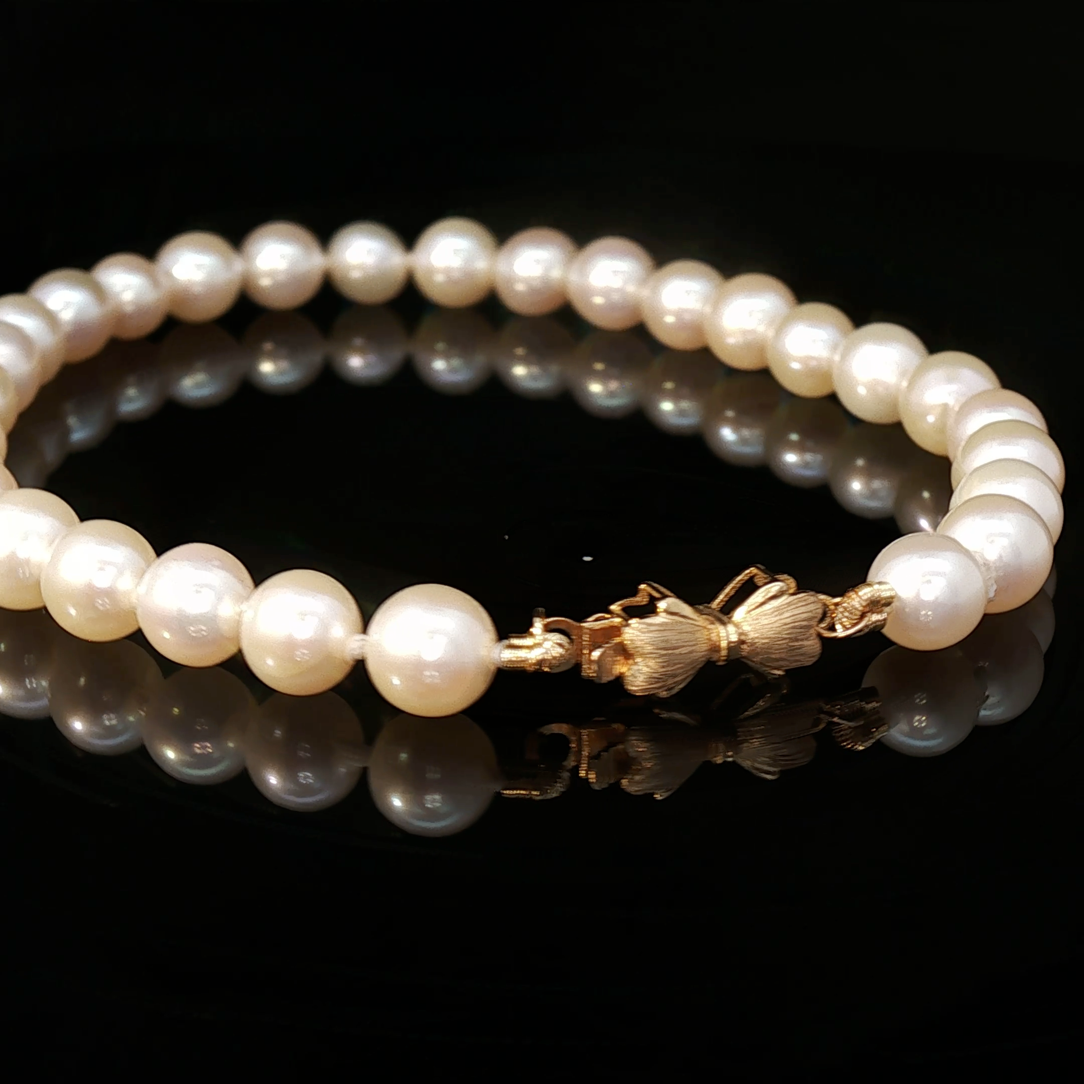 Pearl bracelet