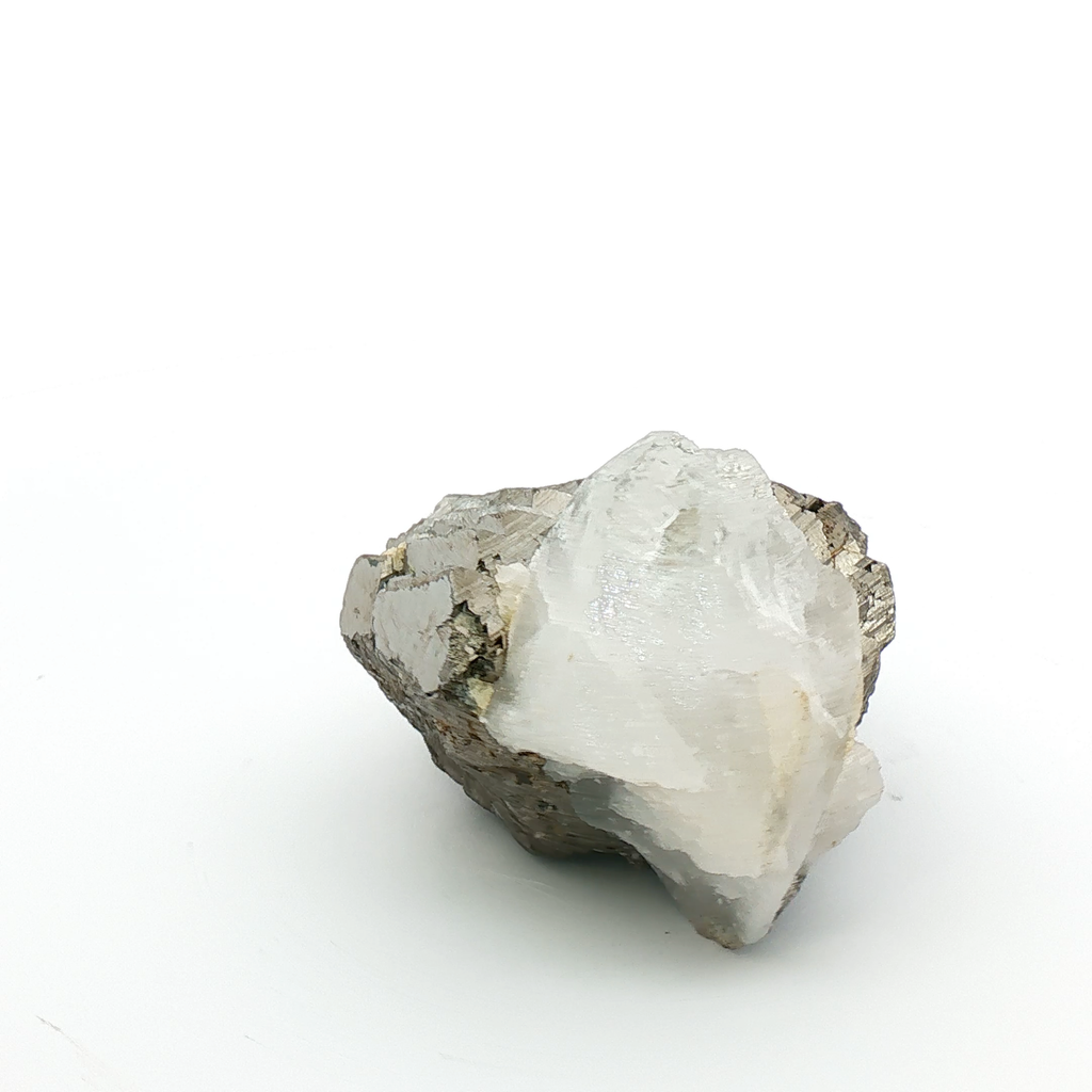 Quartz on arsenopyrite