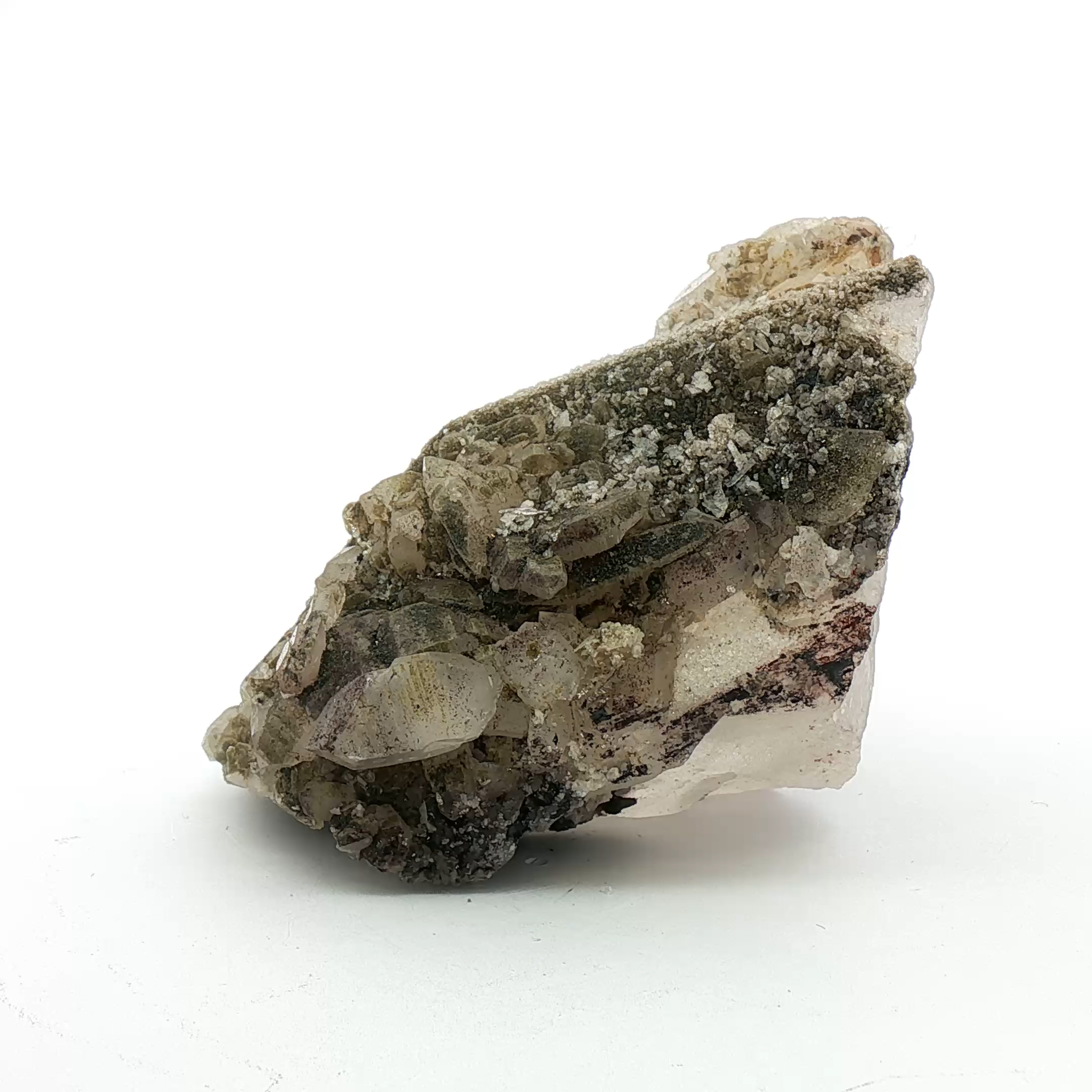Wolframite, pyrite, calcite on quartz