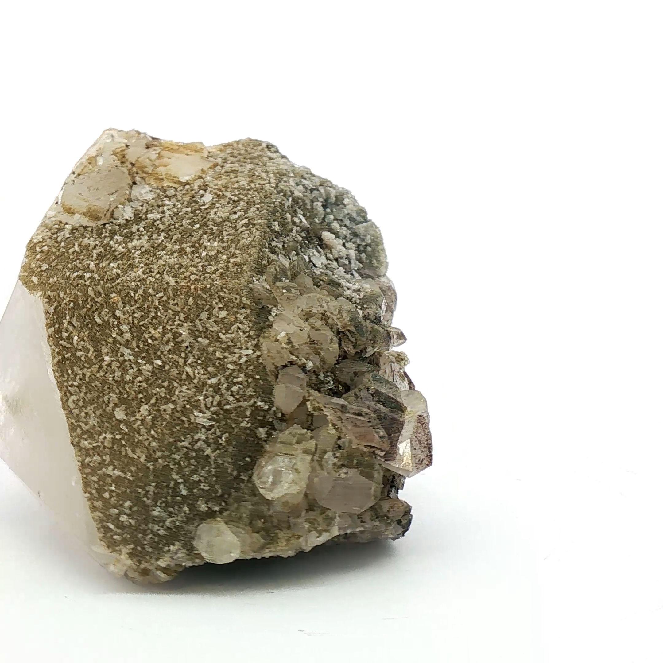 Wolframite, pyrite, calcite on quartz