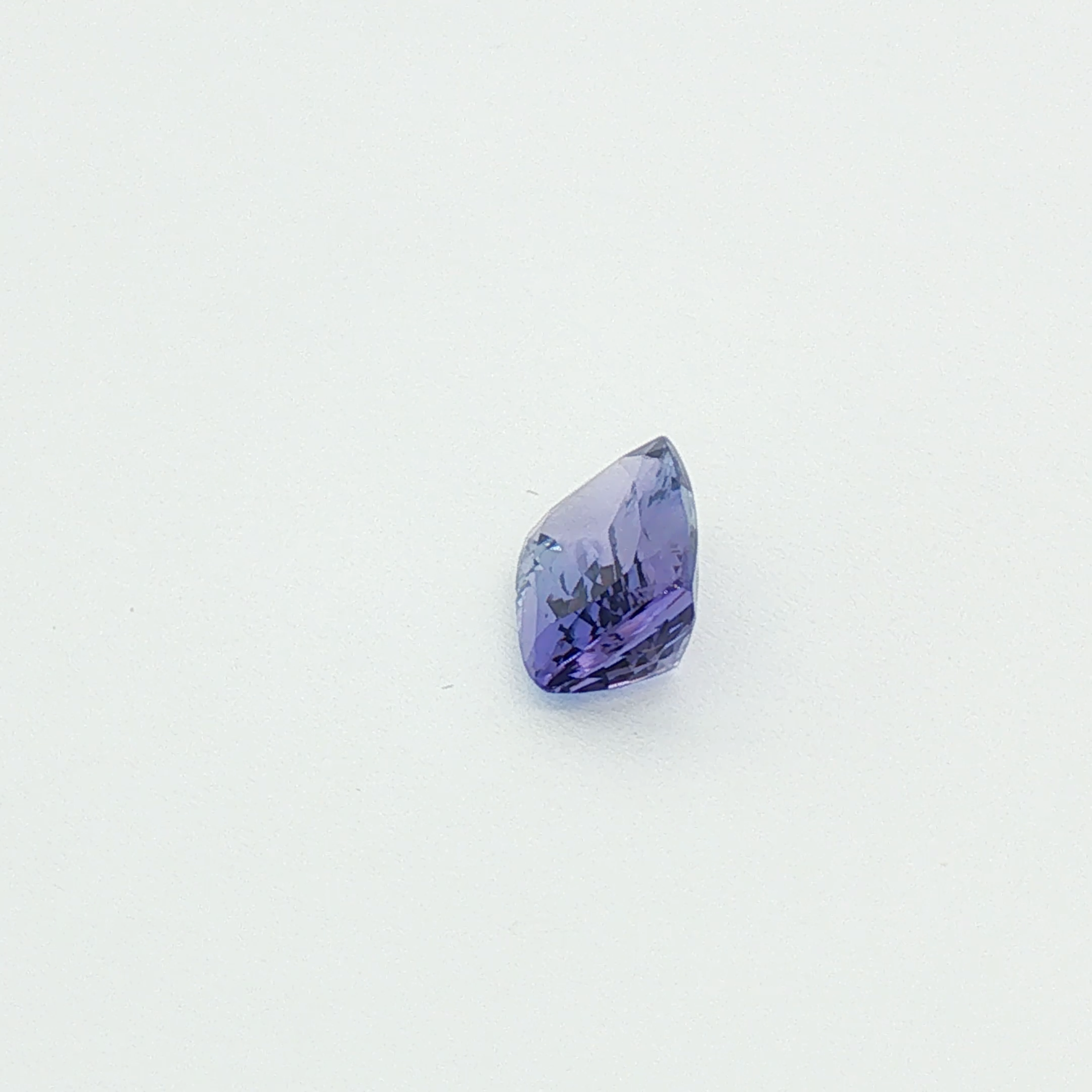 Loose gem