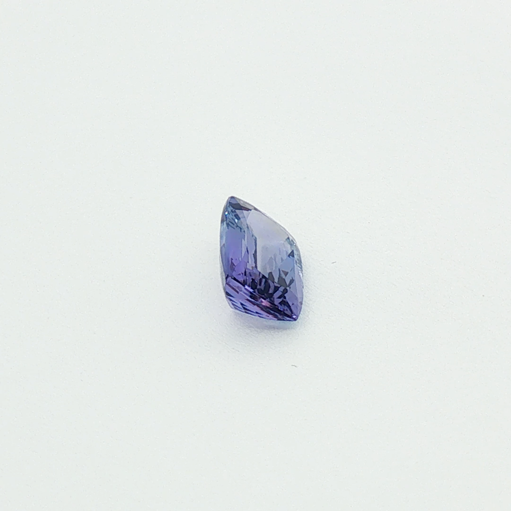 Loose gem