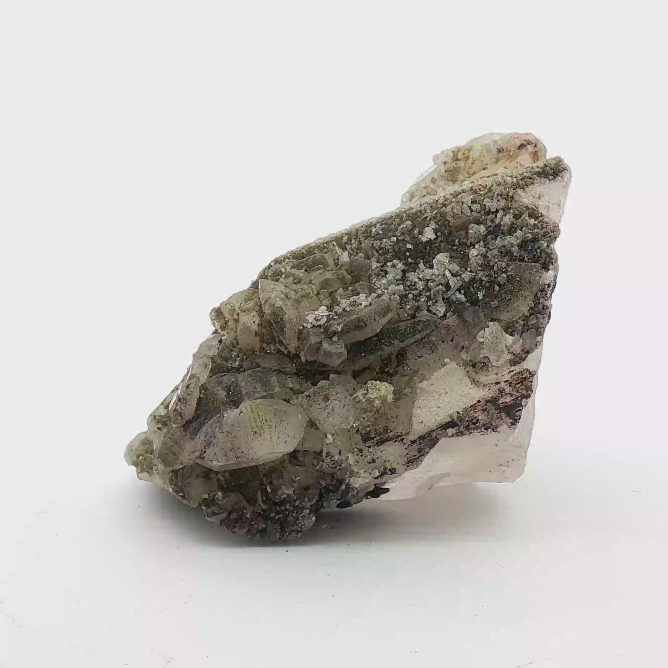 Wolframite, pyrite, calcite on quartz