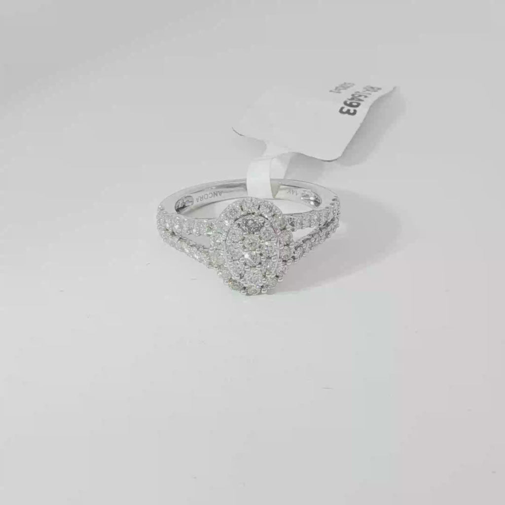 Oval halo ring